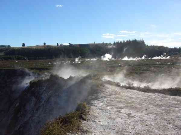 CRATERS OF THE MOON - TAUPO / NEW ZEALAND