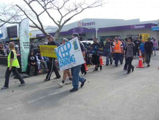 THE HIKOI IS ENTERING THE CARPARK